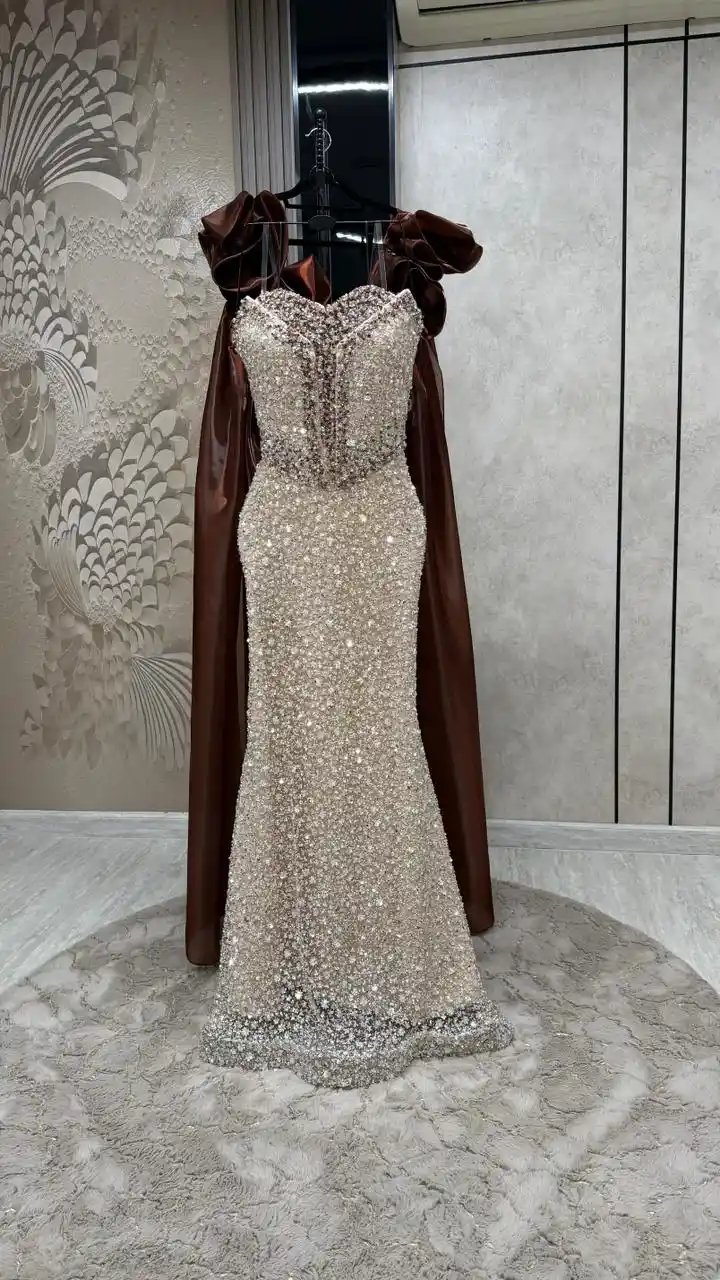 فستان سهرة فاخر بتطريز يدوي وكلفة خرز دبل كلوش - Image 6