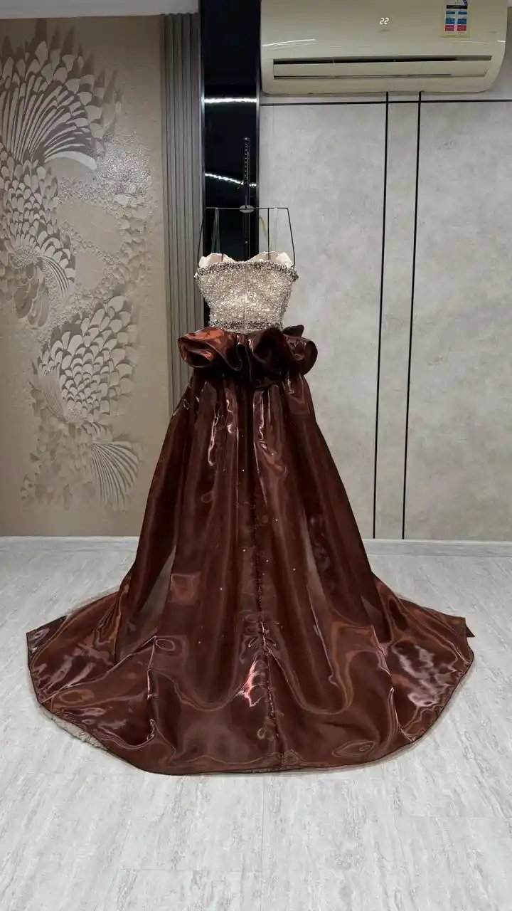 فستان سهرة فاخر بتطريز يدوي وكلفة خرز دبل كلوش - Image 4
