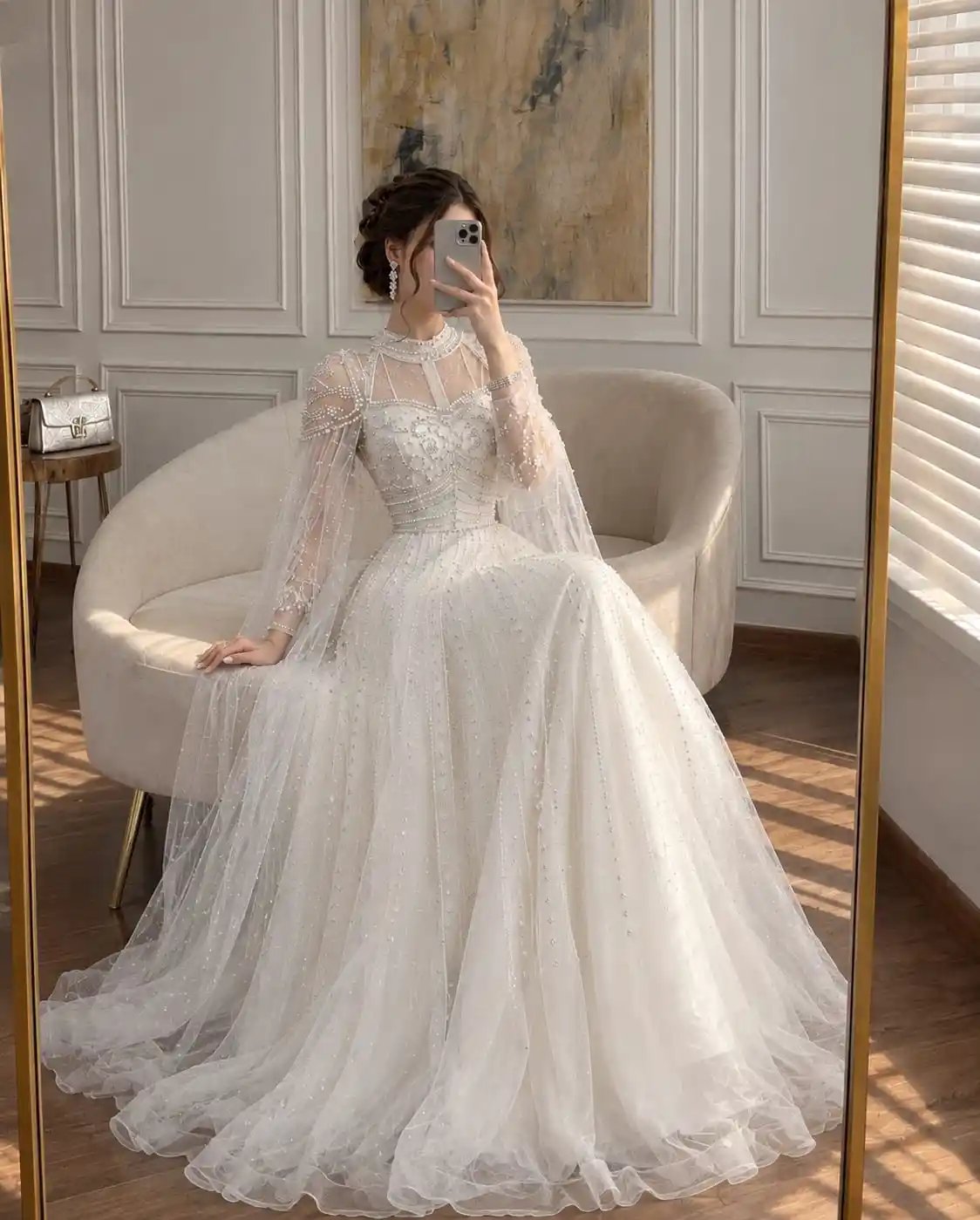 فستان سهرة بيج تل مرصع باللؤلؤ – إطلالة ملوكية ساحرة - Image 2