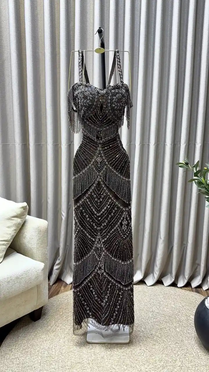 فستان سهرة شك تل فاخر مع شراريب وسلاسل متدلية - إطلالة ملكية ساحرة - Image 6