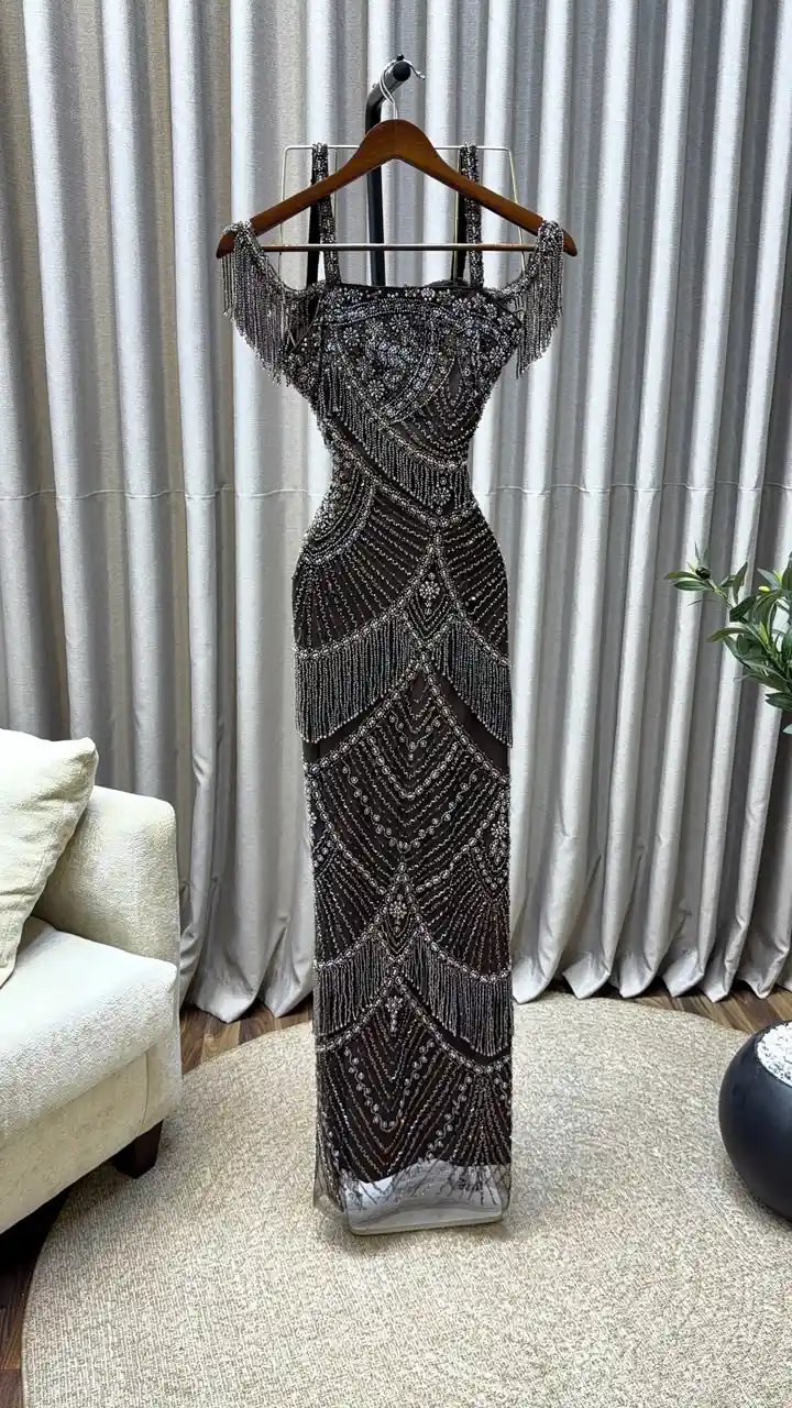 فستان سهرة شك تل فاخر مع شراريب وسلاسل متدلية - إطلالة ملكية ساحرة - Image 8