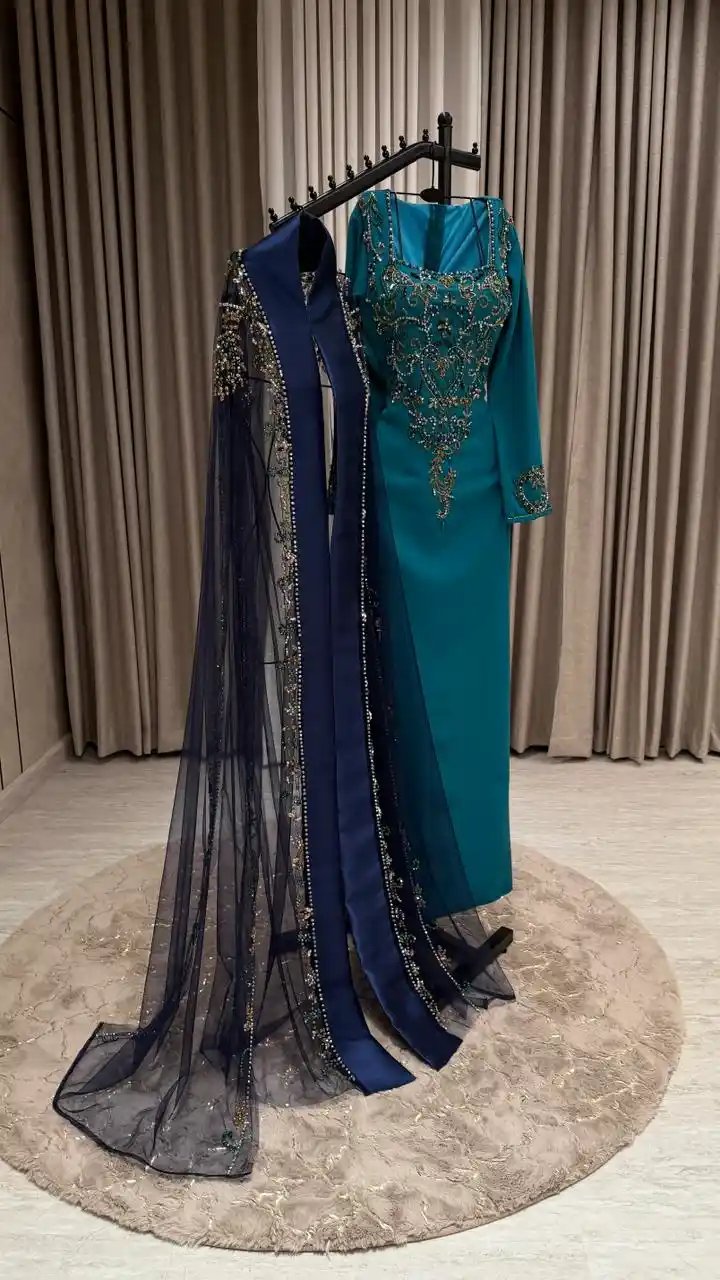 جلابية سهرة شيفون كحلي مطرزة يدوياً - إطلالة ملكية ساحرة - Image 4