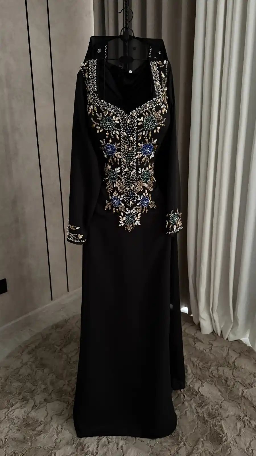 جلابية سهرة شيفون أسود مطرزة يدوياً - إطلالة ملكية ساحرة - Image 8