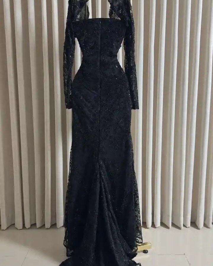 فستان سهرة أسود فاخر بقماش الدانتيل المطرز بالخرز وبطانة التفته - إطلالة ملكية ساحرة