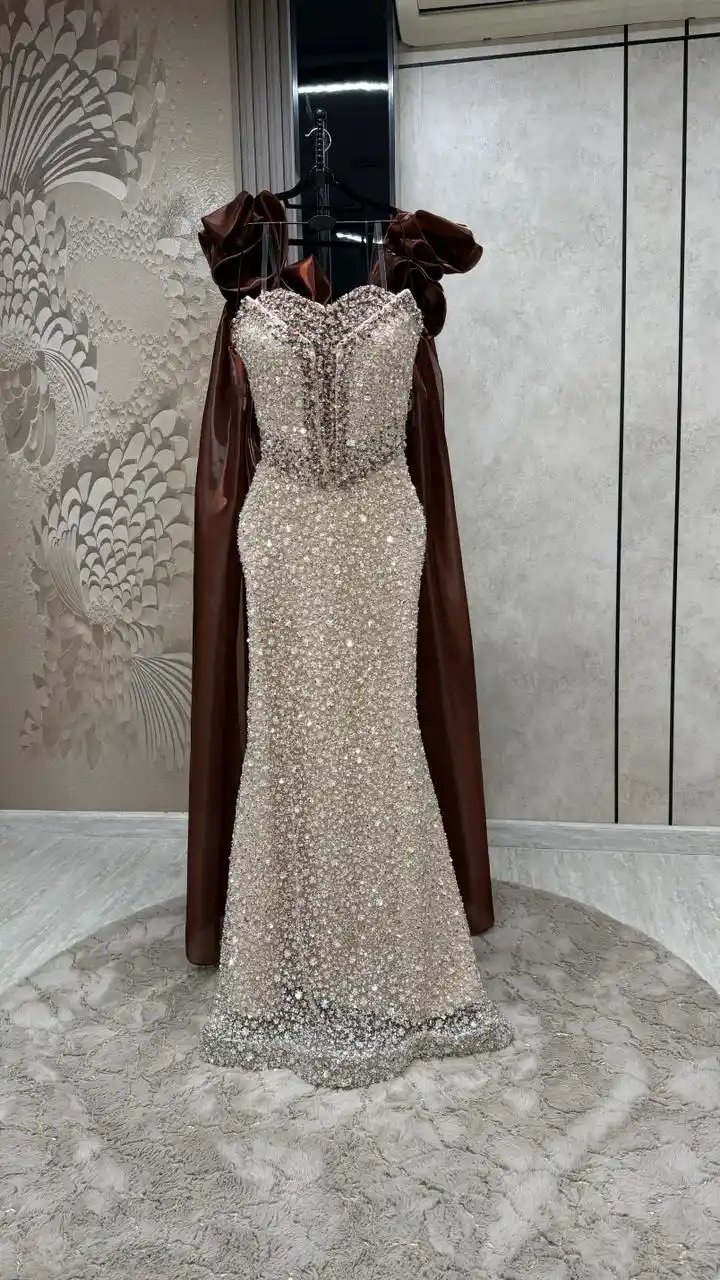 فستان سهرة فاخر بتطريز يدوي وكلفة خرز دبل كلوش - Image 6