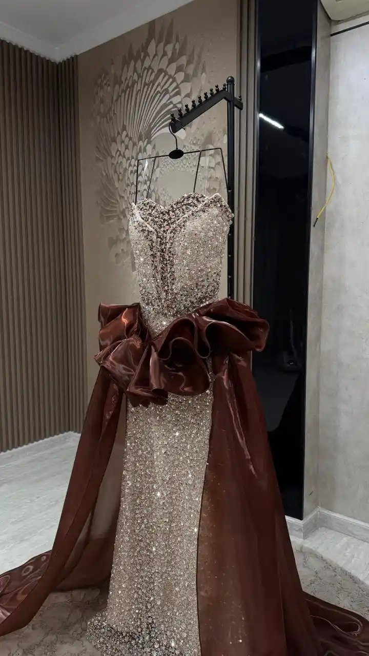 فستان سهرة فاخر بتطريز يدوي وكلفة خرز دبل كلوش - Image 10