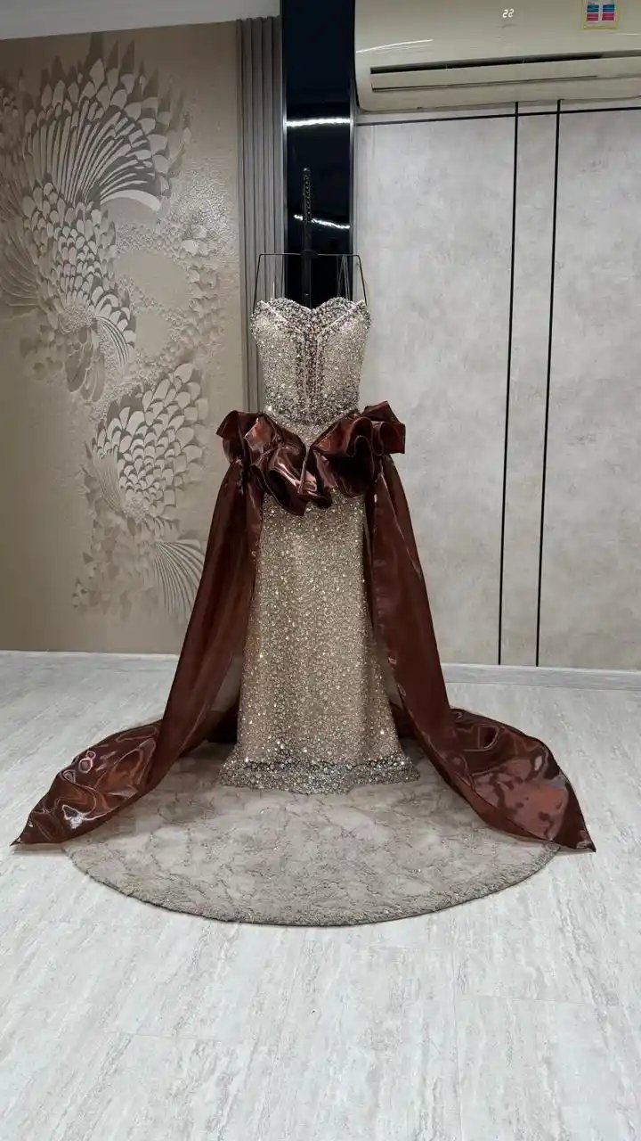 فستان سهرة فاخر بتطريز يدوي وكلفة خرز دبل كلوش - Image 2