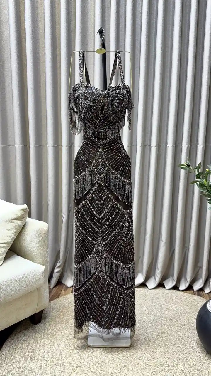فستان سهرة شك تل فاخر مع شراريب وسلاسل متدلية - إطلالة ملكية ساحرة - Image 6