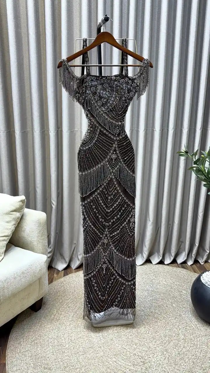فستان سهرة شك تل فاخر مع شراريب وسلاسل متدلية - إطلالة ملكية ساحرة - Image 8