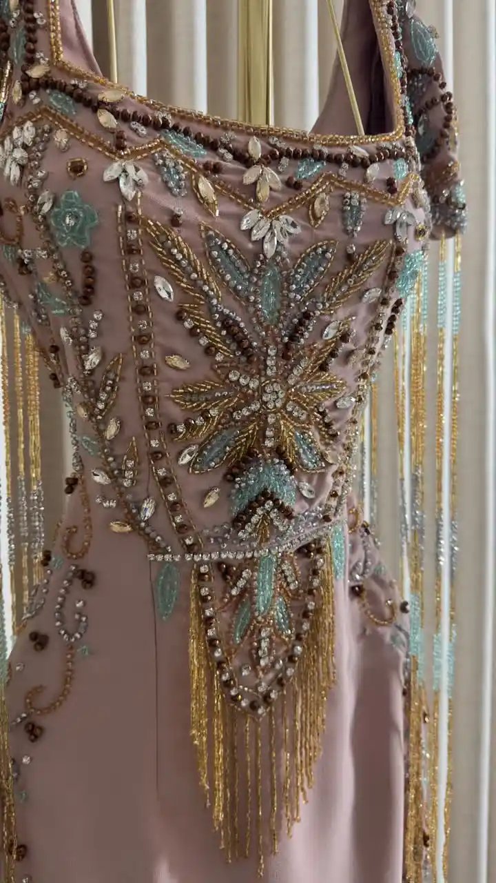 فستان سهرة باربي مع تطريز يدوي - إطلالة فاخرة تفيض بالأنوثة - Image 5