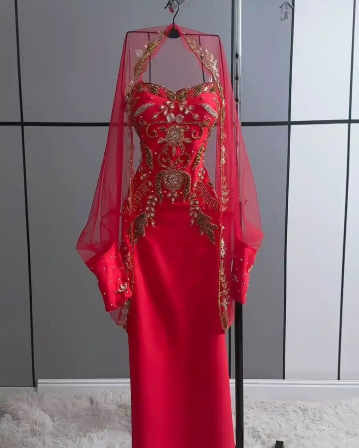 فستان سهرة أحمر فاخر بتطريز يدوي راقي