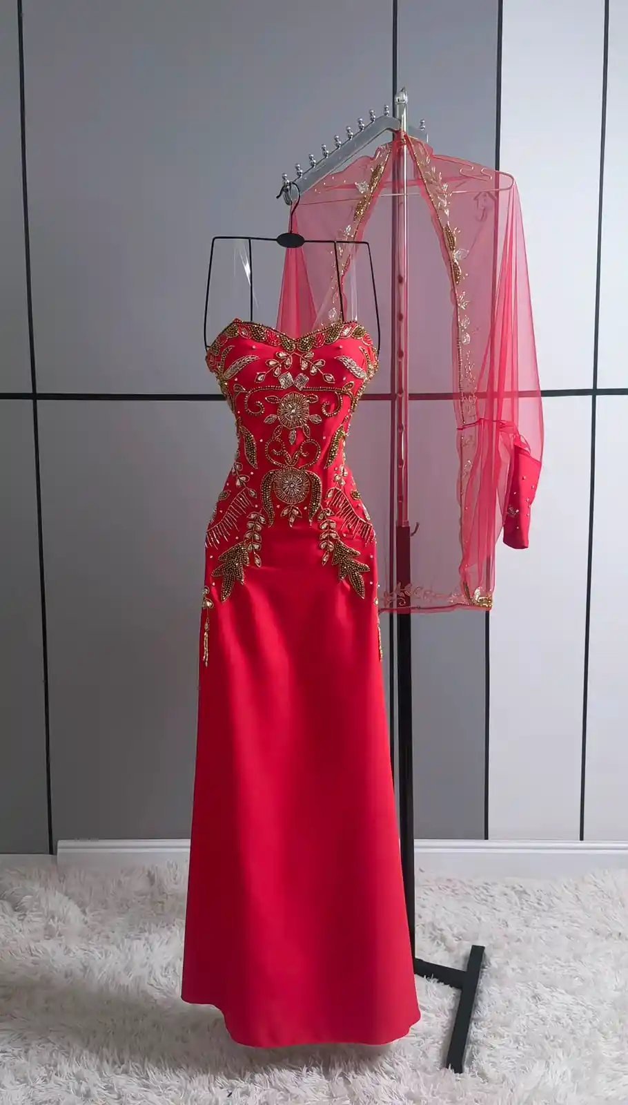 فستان سهرة أحمر فاخر بتطريز يدوي راقي - Image 8
